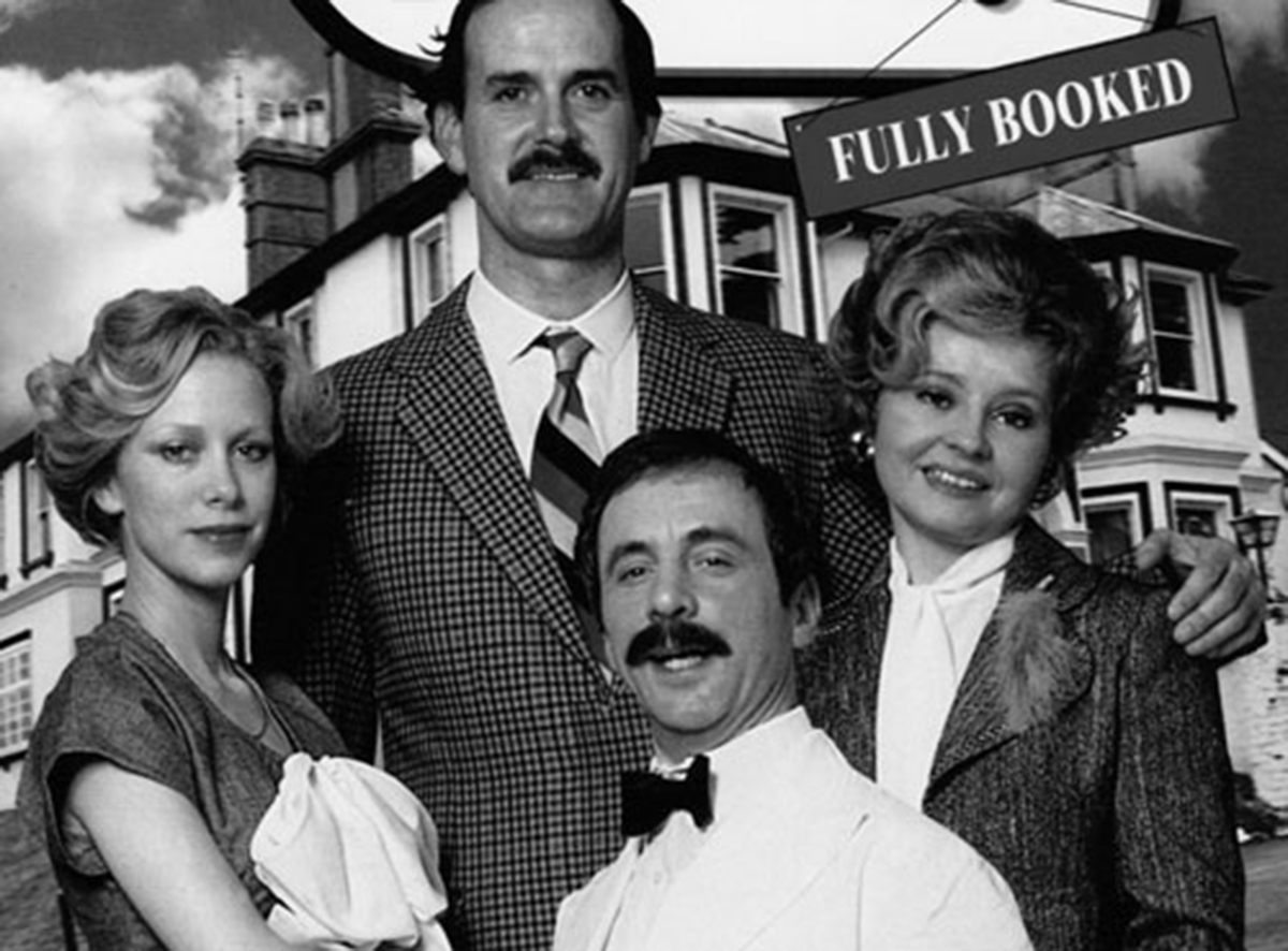 Fawlty Towers: John Cleese y su hotel de los líos ·.·☆ Reseña